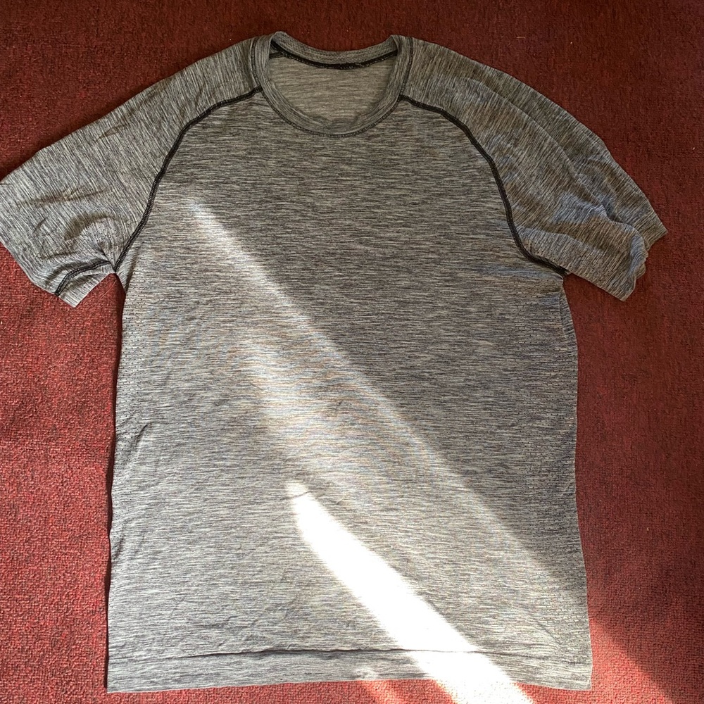 Lululemon t shirt
